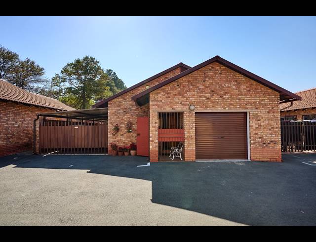 3 BEDROOM TOWNHOUSE FOR SALE IN HALFWAY GARDENS